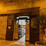Iniziamo il nostro viaggio dall�Antica Salumeria da Nicola, che ha sede a Bari Vecchia al civico 17 di Strada Bianchi Dottula, nei pressi di Largo Albicocca